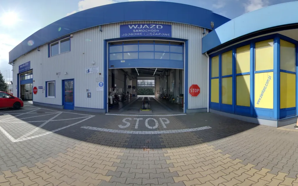Wjazd dla samochodów osobowych do stacji kontroli pojazdów Zientara