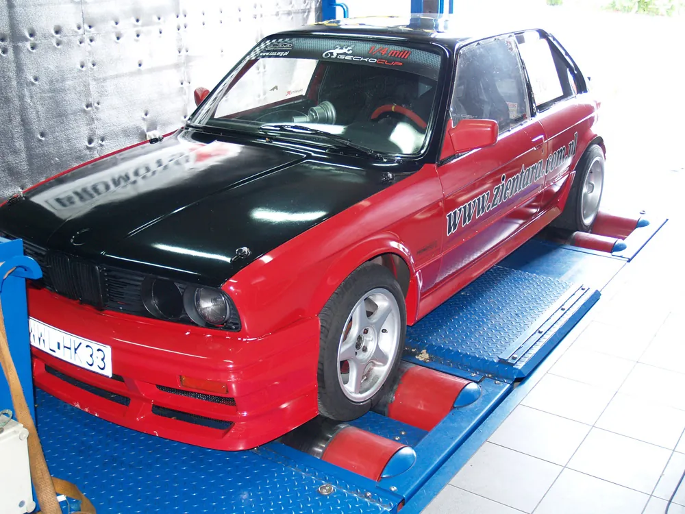 BMW E30 340i zbudowane w firmie Zientara na hamowni