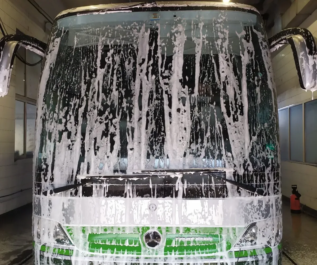 Autobus w aktywnej pianie