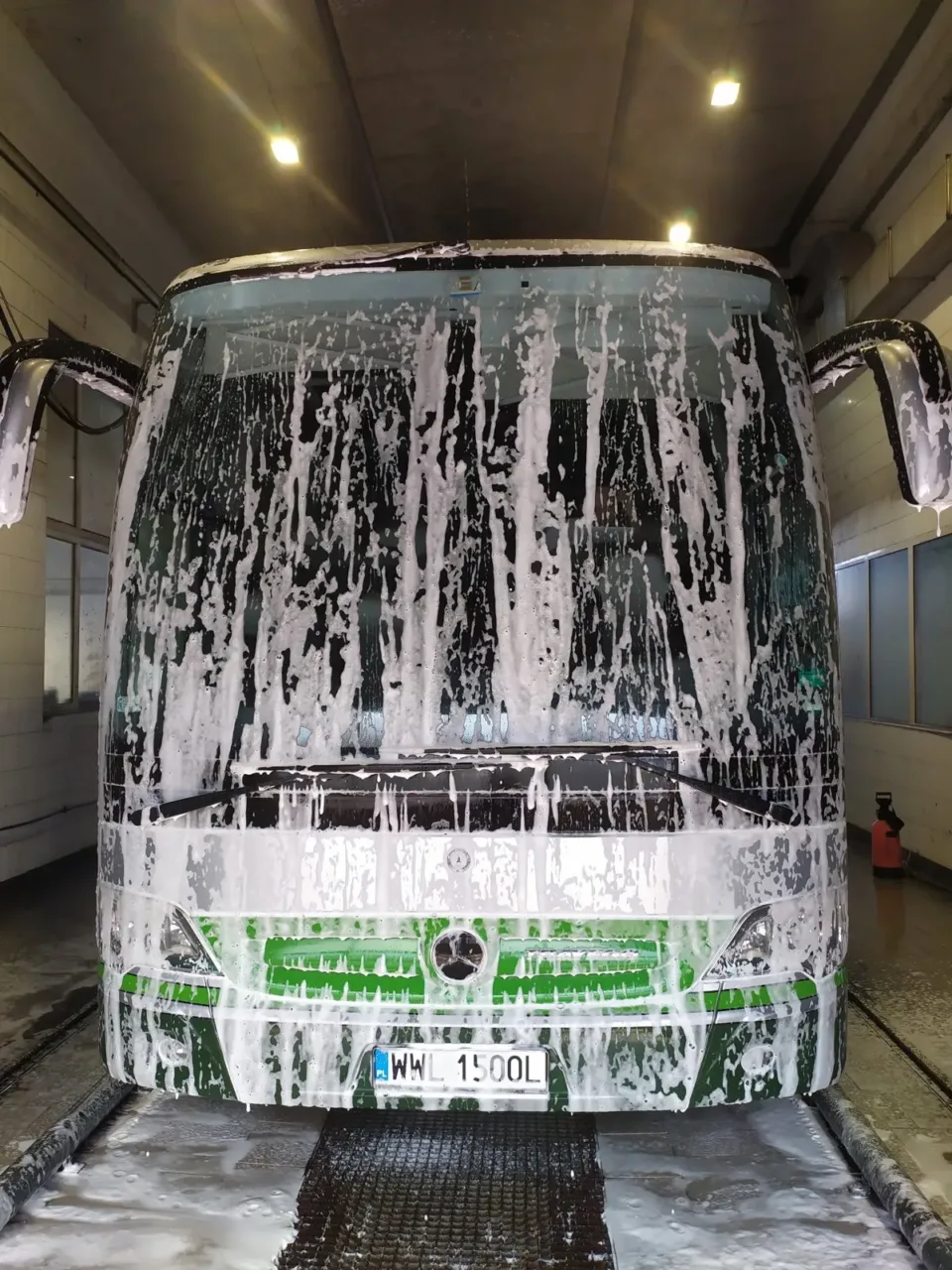 Autobus w aktywnej pianie