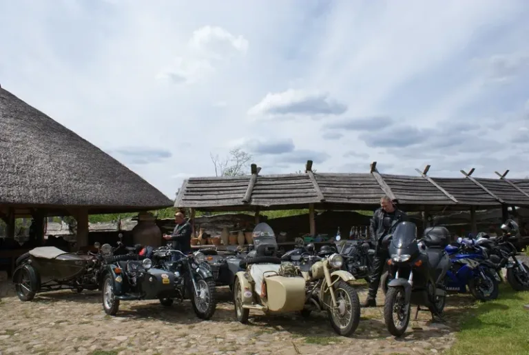 Motocykle z koszem w skansenie w Kuligowie